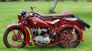 Sokól 1000 de 1937 con 'sidecar'